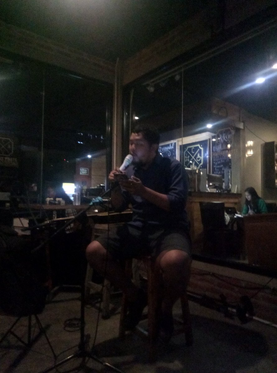 Presiden pertama bermain mata dengan komunis // Presiden kedua bermain mata dengan kapitalis #MalamPuisiBekasi #Puisian