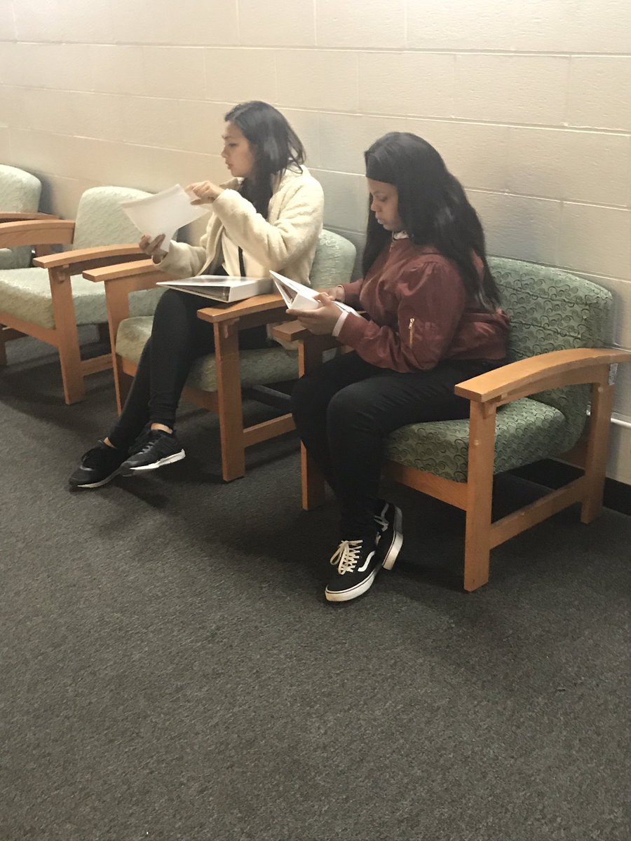 DrPuckett_'s tweet photo. Lots of #VonPRIDE for our @VonSteubenMSC students who are diving into the issues of empowerment, homelessness, bullying, and environment with their @illinoistech mentors! @Exelon @Opt4STEM https://t.co/DqlhLD3OXc