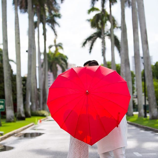 Sean and Brianna’s shadow give them away:). A stolen kiss after a sun shower. ..
..
#carrierodmanwedding #newportmansions #newportri #weddinghair #weddingdress #whitewedding #blushingbride #weddingphotographer #events #bridal #weddingeditorial #bridal st… ift.tt/2A86Hcs