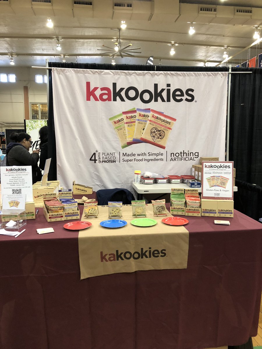 Kakookies's tweet photo. All set up and ready for @ChiVeganMania! We’ll be sampling and selling our delicious Kakookies! #superfood #energysnack #cookies #cleaneatsyummytreats #chicagoveganmania #chicago #veganeats #plantbased https://t.co/ykptQeG2rD