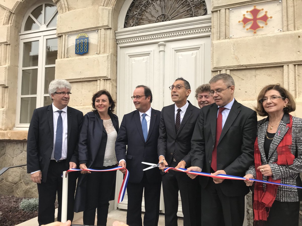CaroleDelga's tweet photo. À #LaRedorte dans l’Aude pour l’inauguration de la mairie et des écoles publiques, aux côtés des élus du territoire et en présence de l’ancien président @fhollande. https://t.co/j4UiYaDxa6