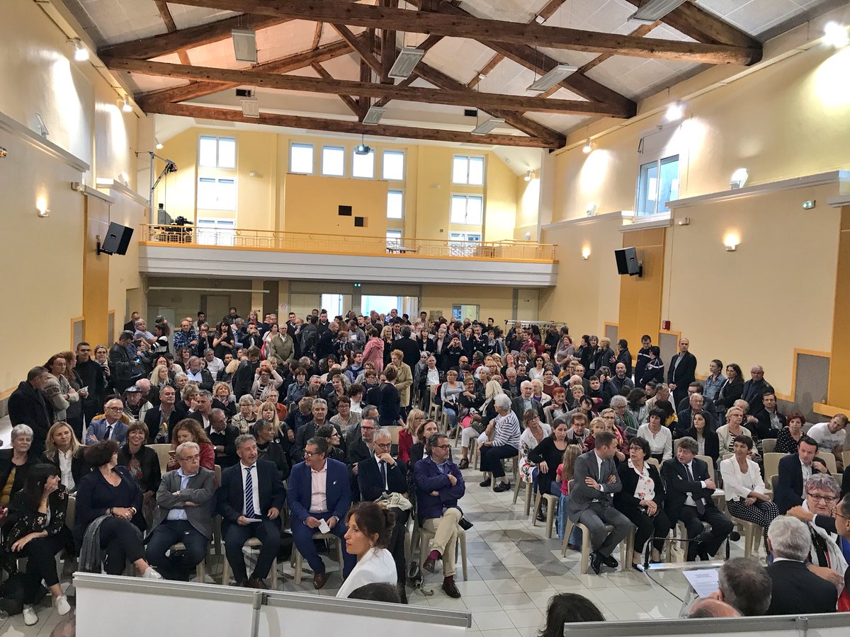 CaroleDelga's tweet photo. À #LaRedorte dans l’Aude pour l’inauguration de la mairie et des écoles publiques, aux côtés des élus du territoire et en présence de l’ancien président @fhollande. https://t.co/j4UiYaDxa6