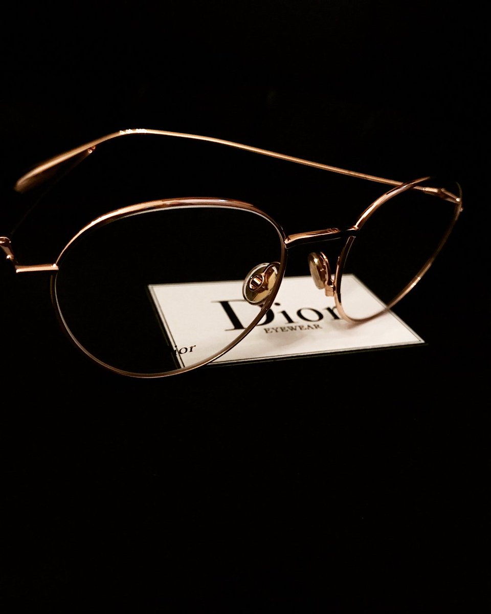 How stunning is this gold, metal frame from @dior. This frame is the perfect statement piece for anyone's eyewear wardrobe!
