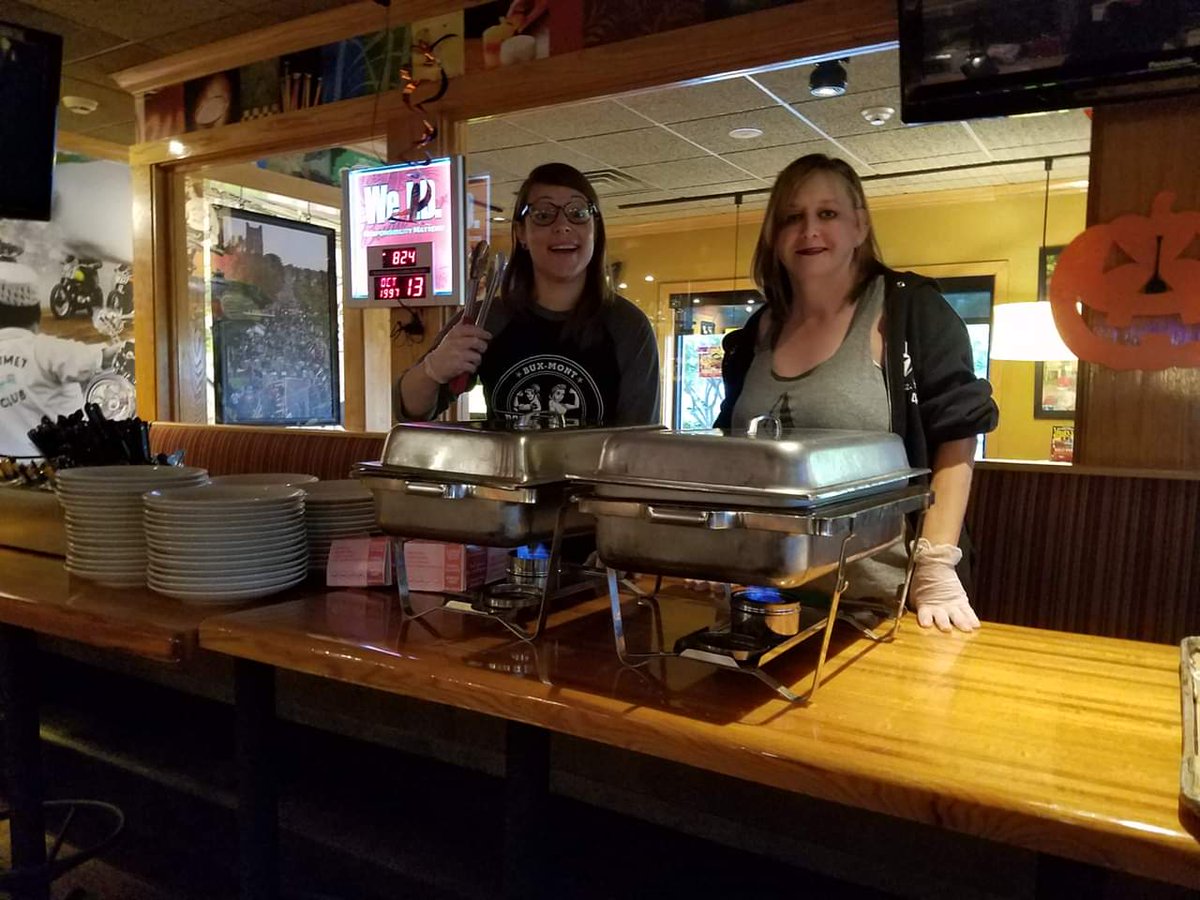 buxmontdolls's tweet photo. Some of the Dolls served up some pancakes and sausage @Applebees Lansdale this morning.#brdd #community #buxinthewild https://t.co/ilRrmnzVLE