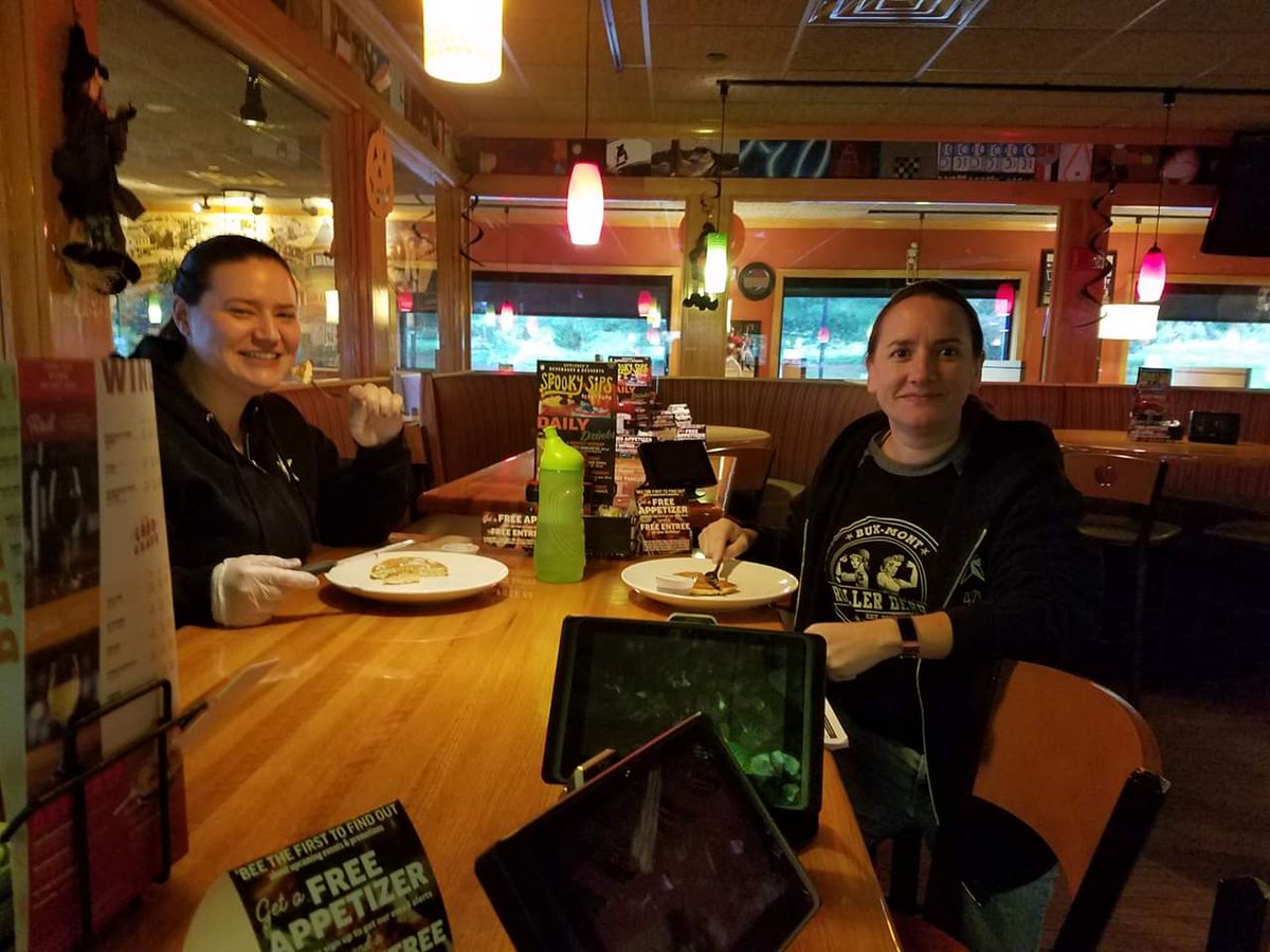 buxmontdolls's tweet photo. Some of the Dolls served up some pancakes and sausage @Applebees Lansdale this morning.#brdd #community #buxinthewild https://t.co/ilRrmnzVLE