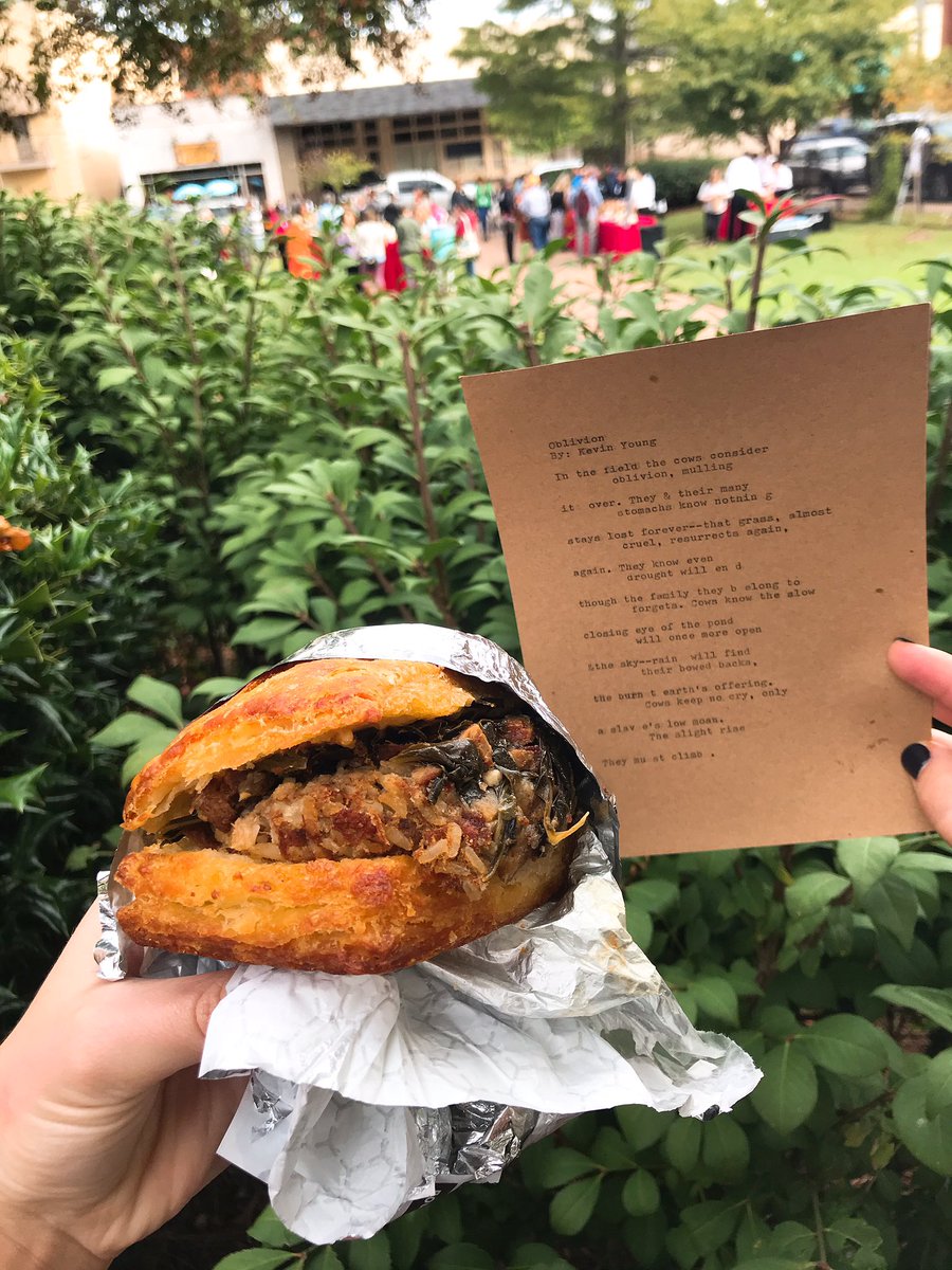 Kicking off day 3 of <a href="/southfoodways/">Southern Foodways Alliance</a> Fall Symposium with words from <a href="/Deardarkness/">Kevin Young</a> and food from @krfields - two of our favorite things 🙌🏻 #SFAOxf