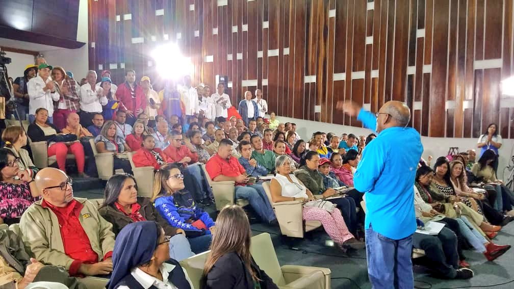 williamnunez06's tweet photo. En el evento "Avances y retos de la Educación Técnica" con nuestro MPPE Aristóbulo Istúriz, nuestro Pdte del Inces Wuikelman Ángel Paredes y demás autoridades. Afinando la estrategia robinsoniana "Aprender haciendo" para derrotar la guerra económica https://t.co/E4t1UYZY8O