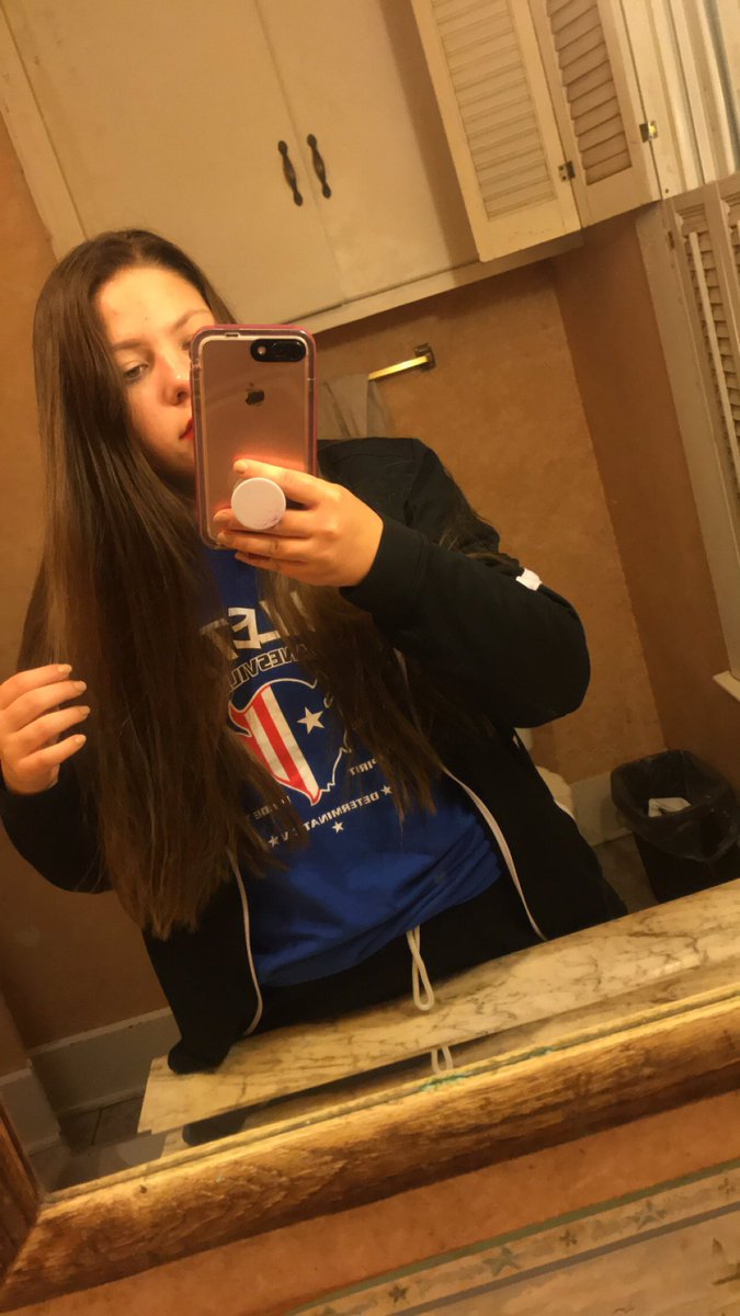 mayolzanski's tweet photo. Dyed my hair a dark brown on Thursday and I absolutely love it https://t.co/AFogu58aKp