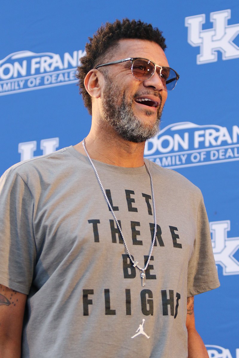 acrphoto's tweet photo. UK legend Kenny "Sky" Walker picked the right shirt for the night. #LetThereBeFlight #BBM https://t.co/SSjdiCaFVR
