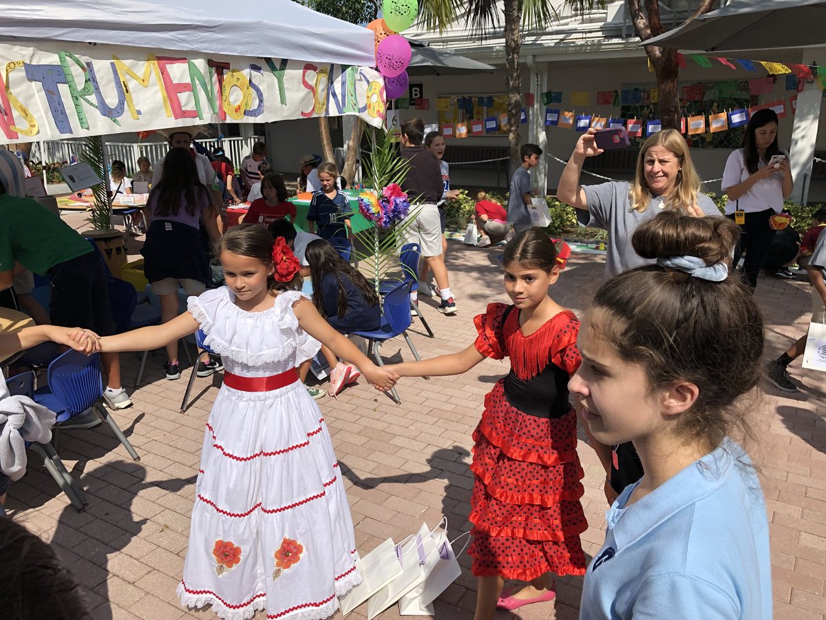 lisaweaver28's tweet photo. Great day yesterday celebrating at the Hispanic Heritage Festival! #gslearning https://t.co/5xp2mGFmmv