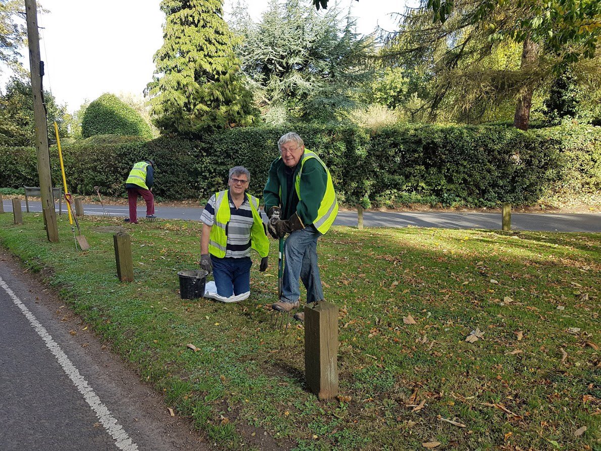 RiversideRotary's tweet image. Our intrepid band of members out today in #ChartSutton #Leeds #EastFarleigh planting crocus corms to help publicise our #endpolionow campaign. More planting next weekend