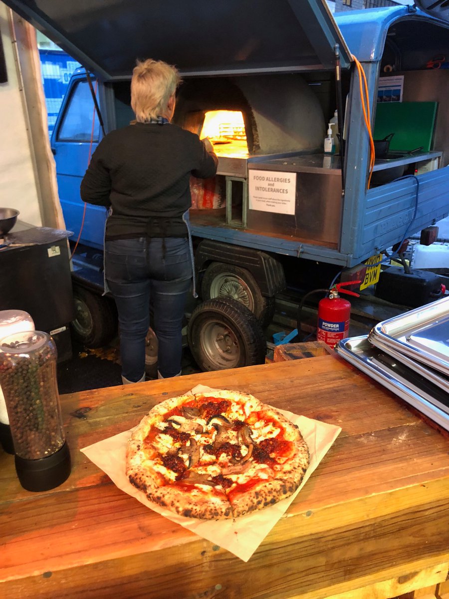 espmusicrentals's tweet photo. #Firstclasspizza #woodfired #NDujaandmushroom .@SpreeFestival before @pastels_the and #TraceyanneandDanny https://t.co/RsNHrspyz8