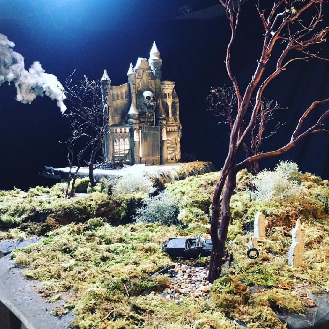 IntellytechLED's tweet photo. 📷: @MichaelSuLV 🔥
This #miniatureset looks amazing! Love the #Litecloth LC-160 mounted above 👊☠️🎥#intellytech #litbyintellytech #freelancelife #director #cinematographer #indiehorror #miniatureshoot #dplife #shotonred #lightmat #gripandlighting #supportindiefilm #horrorfilms https://t.co/kWi0V0eYSs