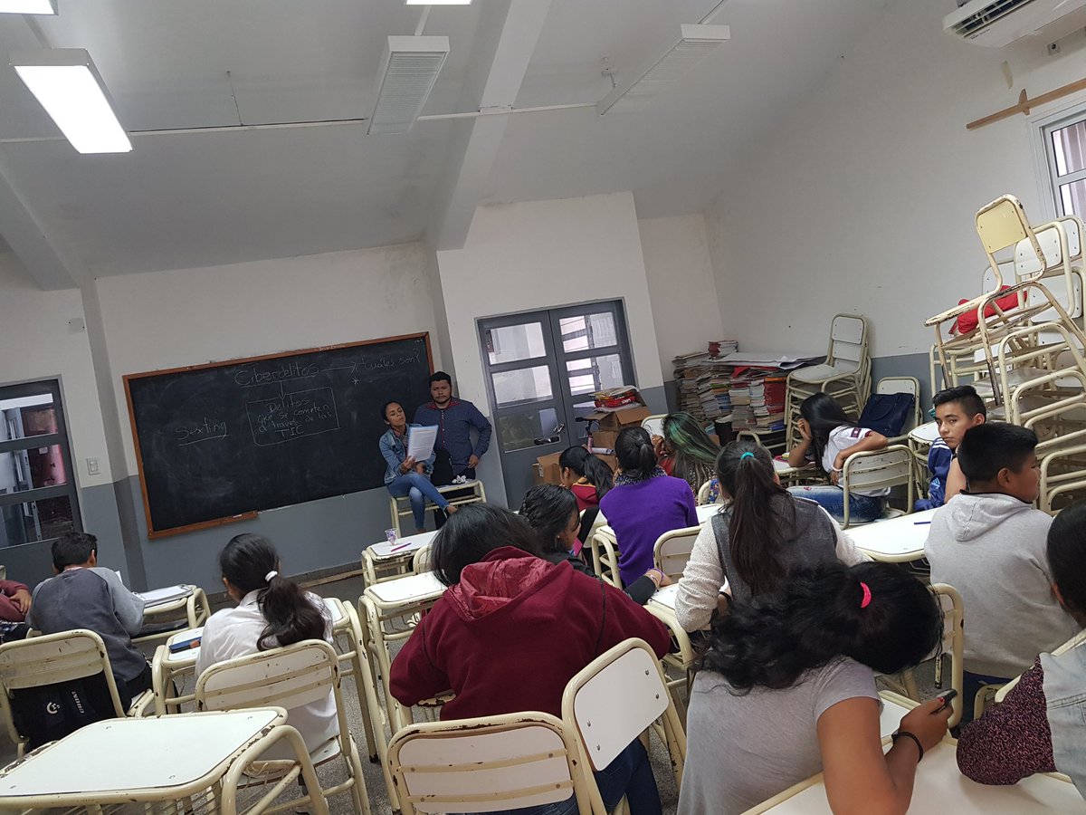 Walter_GarzonOk's tweet photo. #CPPSTEACOMPAÑA #CPPSenAccion #Colonia_Santa_Rosa #Colegio_5032 #Alberto_Juan_Lacroze #Equipo_ESA taller de ciber delitos a cargo de @MicaelaNicoloff @Walter_GarzonOk @GabyNatyB 

@UrtubeyJM @aniberruezo @fguillesaavedra @RangeonMartin https://t.co/0iJg0QjCFX