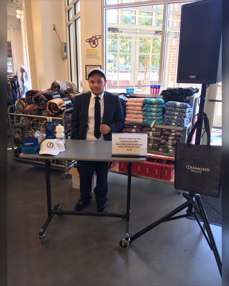 dansmith757's tweet photo. Come hang out me @ the VFO in Williamsburg today I will be raffling off Diamond gifts every half hour from 12:30-4pm Win Diamond hats, wine plug, diamond go green grocery bags, beer coasters, rain coats and much more. Proceeds go to helping Type 1 diabetes in adolescence! https://t.co/uYniTOWbcf