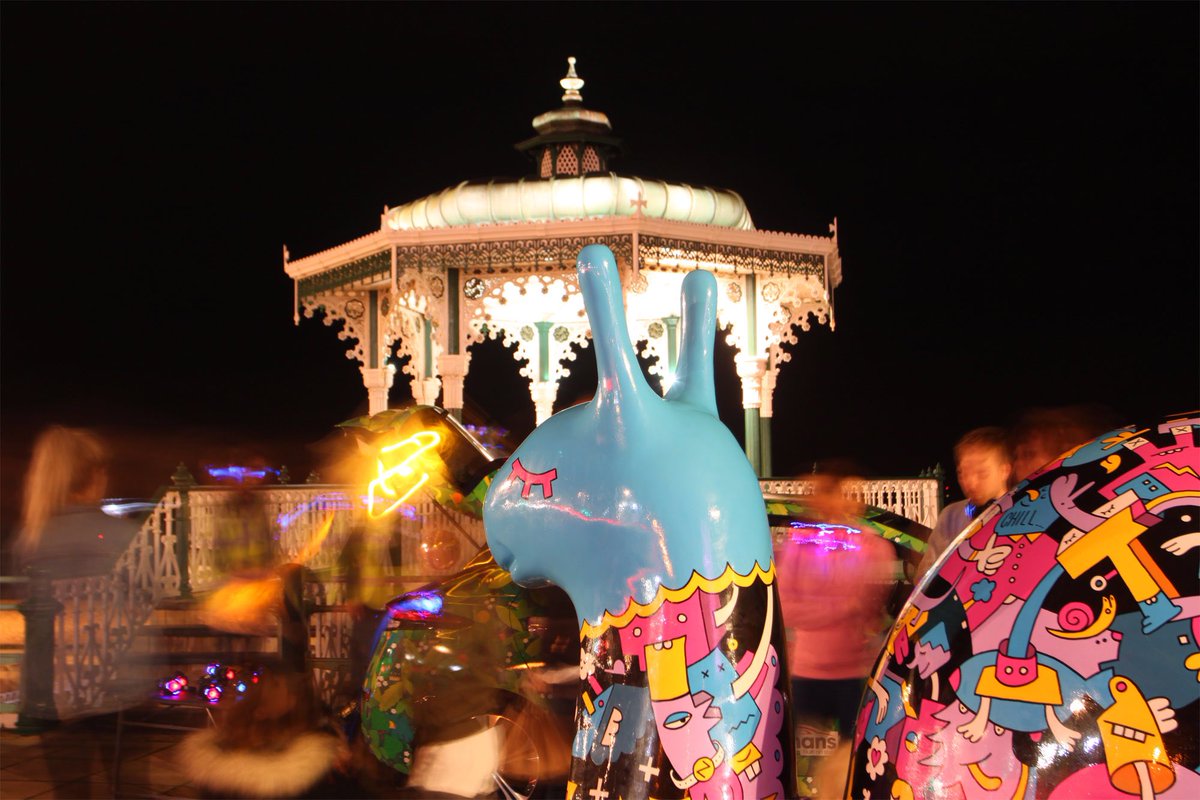 LifeInTheSlowL1's tweet photo. I had a lovely time last night with all those visitors on the Snail Safari.
And there was a Silent Disco on the bandstand!!
Thanks to my sponsor @breatheHR for spending time with me and handing out the goodie bags! https://t.co/d4KKq8yywn