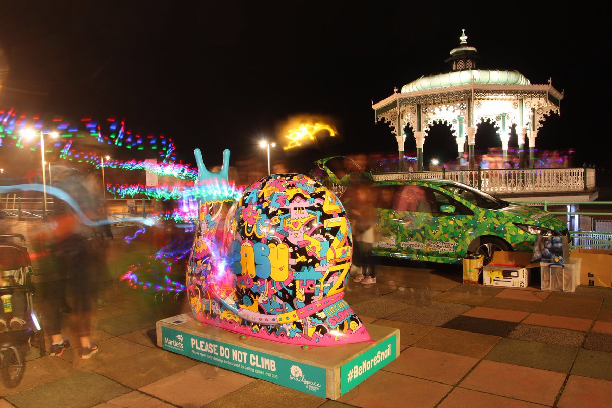 LifeInTheSlowL1's tweet photo. I had a lovely time last night with all those visitors on the Snail Safari.
And there was a Silent Disco on the bandstand!!
Thanks to my sponsor @breatheHR for spending time with me and handing out the goodie bags! https://t.co/d4KKq8yywn