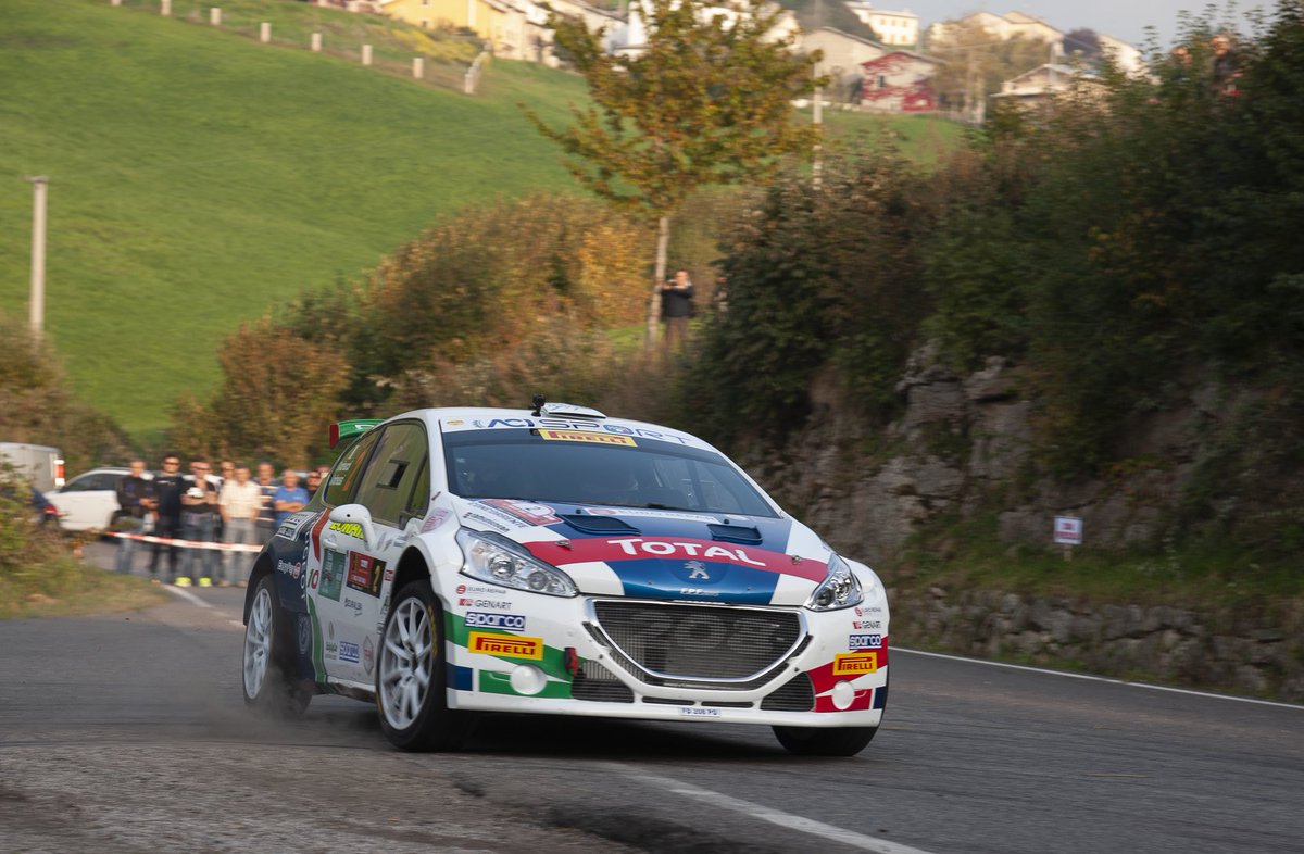 RallyDueValli's tweet photo. Si ripete il copione al @RallyDueValli @ROXRD vince per il secondo anno consecutivo e @AndreucciPaolo conquista l'11° titolo tricolore con il terzo posto.
Secondo @Crugnola_Andrea, dopo una gara strepitosa, quarto Elwis Chentre, quinto @UScandola
#rallyduevalli18 #sfidafinale https://t.co/uxvoE6cVIB