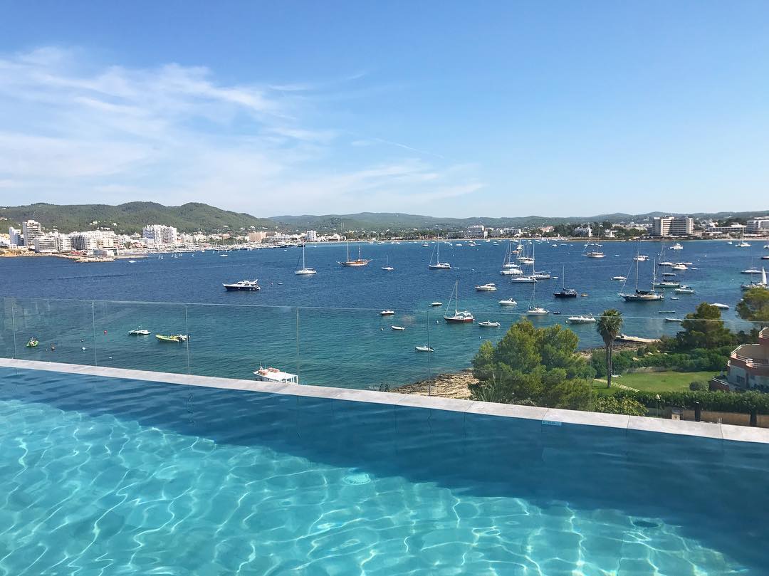 _SolHouse's tweet photo. 'If you know, you know 👀 👀 👀 
@SolHouseIbiza Image: rosielwhite
https://t.co/nDWdoTRM95 https://t.co/PaPzW8oZwM