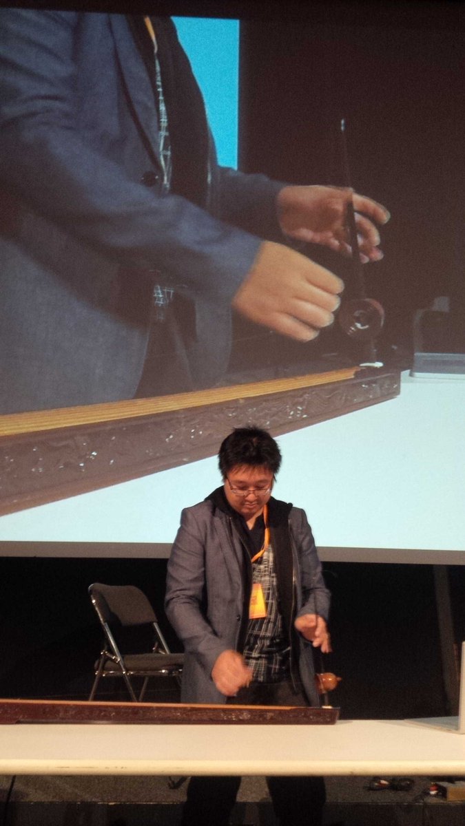 hfgerardo's tweet image. @soulgook warming up on dan bau for his uber hip space age folk Vietnamese set @MITHackingArts  #HackingArts2018