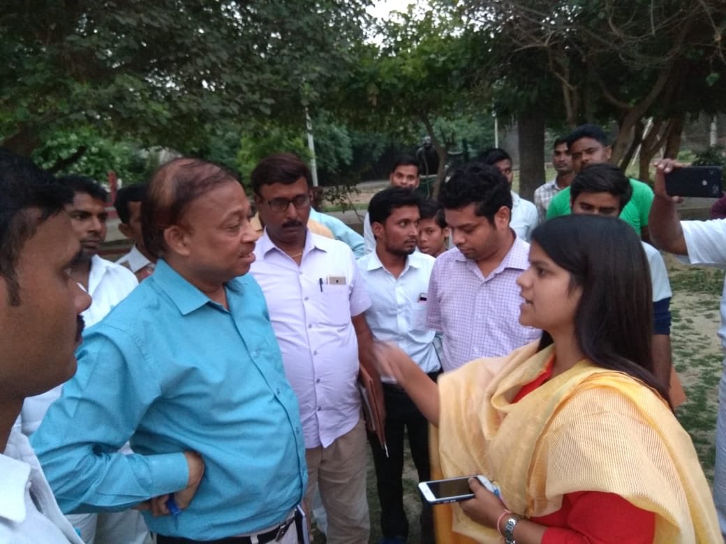 Nutan4bjp's tweet photo. अमृत योजना के अंतर्गत फ़िरोज़ाबाद में पार्कों के सौंदर्यीकरण कार्य का निरीक्षण एडिशनल डायरेक्टर अमृत योजना इंजी. ए. के. गुप्ता एवं समस्त माननीय पार्षदगण के साथ किया। साथ ही कार्य में लापरवाही बरते जाने पर कड़ी कार्यवाही की चेतावनी भी दी। https://t.co/tF5IcKOx1s