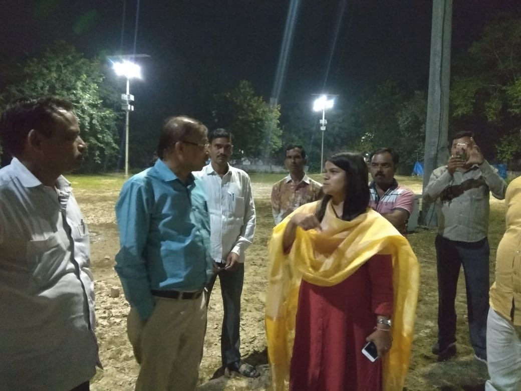 Nutan4bjp's tweet photo. अमृत योजना के अंतर्गत फ़िरोज़ाबाद में पार्कों के सौंदर्यीकरण कार्य का निरीक्षण एडिशनल डायरेक्टर अमृत योजना इंजी. ए. के. गुप्ता एवं समस्त माननीय पार्षदगण के साथ किया। साथ ही कार्य में लापरवाही बरते जाने पर कड़ी कार्यवाही की चेतावनी भी दी। https://t.co/tF5IcKOx1s