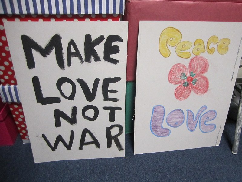 ThreeWomen_'s tweet photo. @lunaperla @DemarcationDSGN @RemainingKind @Julesie14a @BarbaraWant @susiecourtault @BathforEurope @BBC Oh and shall I bring these? Props from my play! 
#wrongprotest #1960s #TalesFromTheTreasureBox #NowForMore @FromTreasure @nickynoo007 @suehard https://t.co/IWRY7GulQR