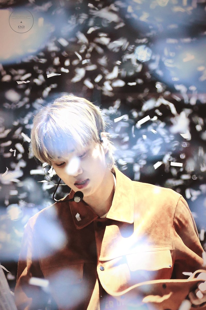 kai_n_kimjongin's tweet photo. "I say love, it is a rose, and you are the only seed."
https://t.co/PXQfHRO3Pl

#엑소카이 #카이 #KAI #종인 https://t.co/2wLR6LfzuI