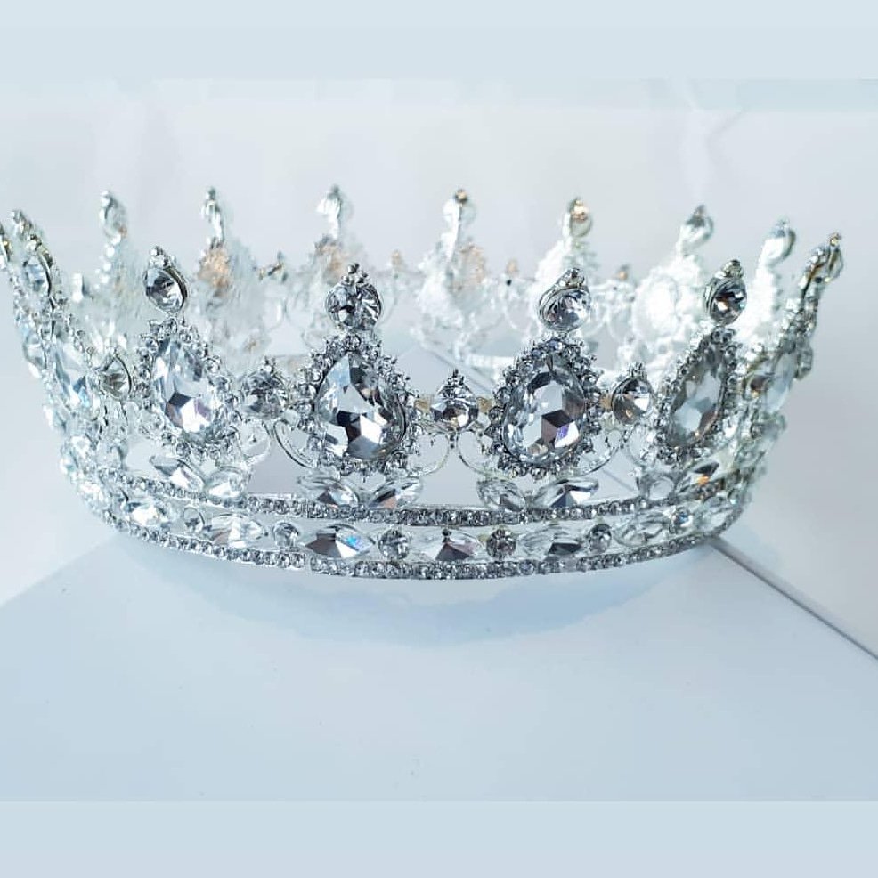 All brides deserve a crown on their wedding day!