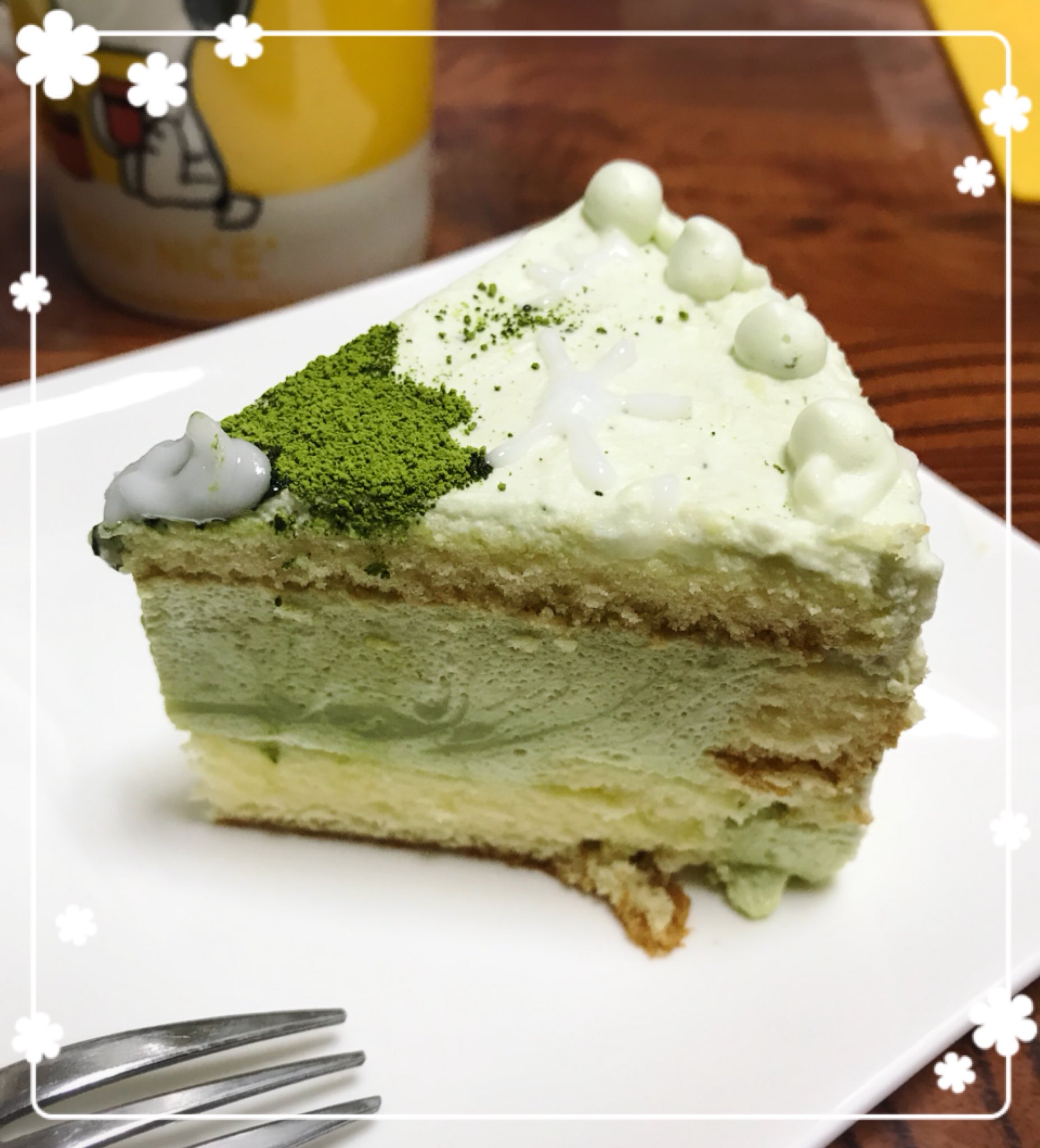 あすか בטוויטר 近所のおばちゃんの誕生日用に ケーキ作った ふたつ作ったので ひとつはお腹へ収納 見た目は 抹茶クリームのケーキ なんやけど 中に抹茶ムースが仕込んである という ちょっとだけ お手間入りのやつ 喜んでもらえて 良かった 抹茶 ケーキ