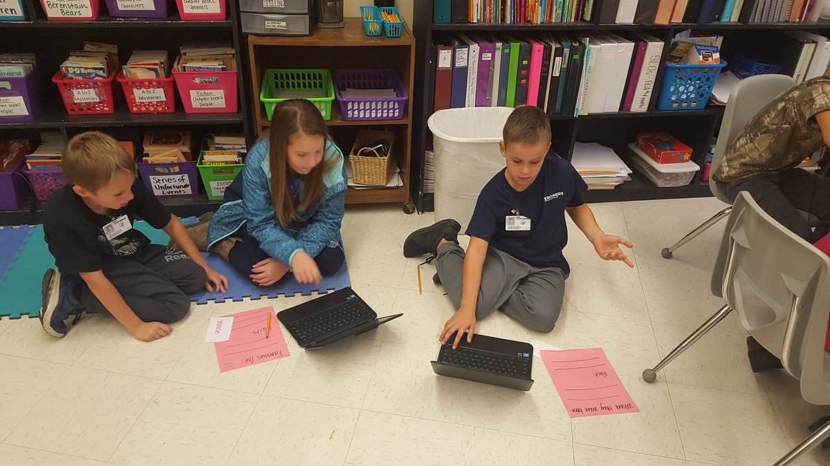 hrobinsonD32's tweet photo. Researching famous Missourians! #teamwork #pesd32 https://t.co/HQQCzJhBYW