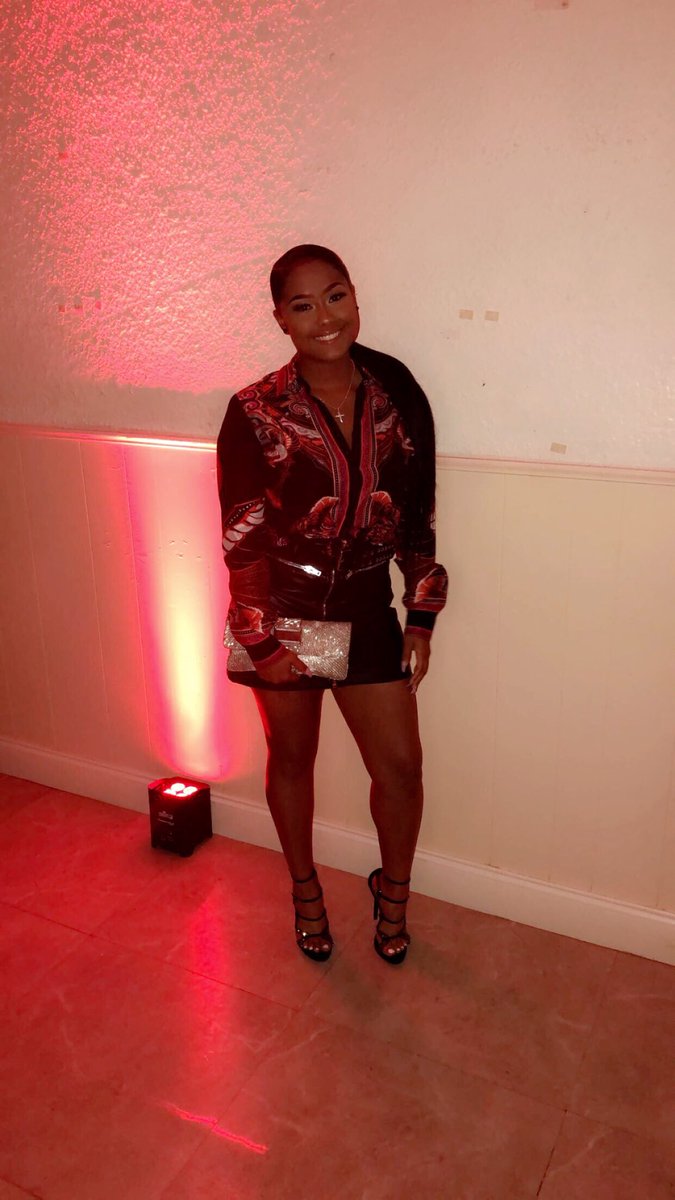 thebaddxone's tweet photo. bad bitch that all the bad bitches fuck with👱🏾‍♀️ #hoco2k16 https://t.co/6GER5qZMi5