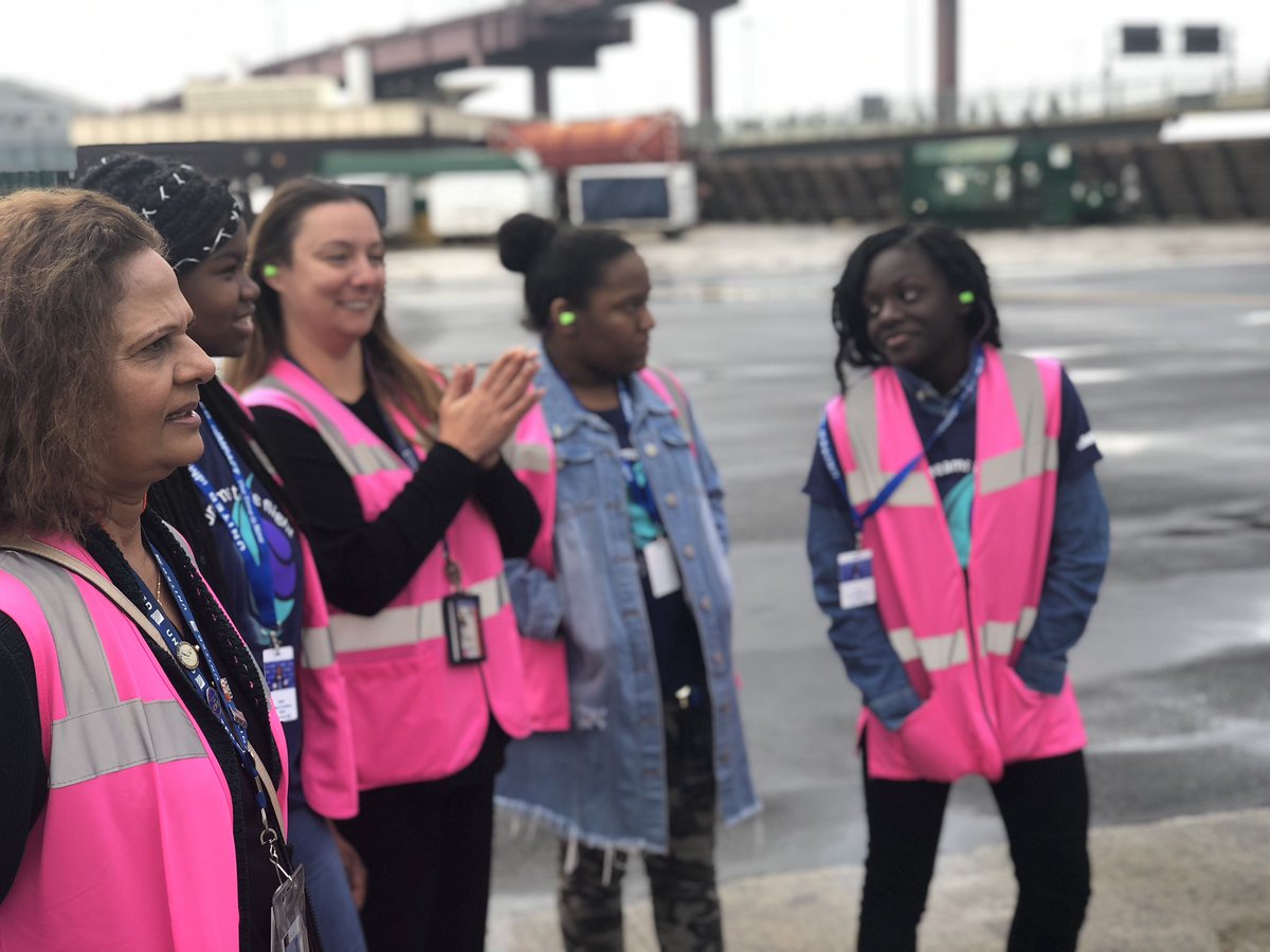 Girls in Aviation our future pride of United @weareunited So much fun and great times, we love our Girls❤️@cathy_innocenti @Rick_Hoefling @carlcoxunited @mtmorais28 @stephanieEWR