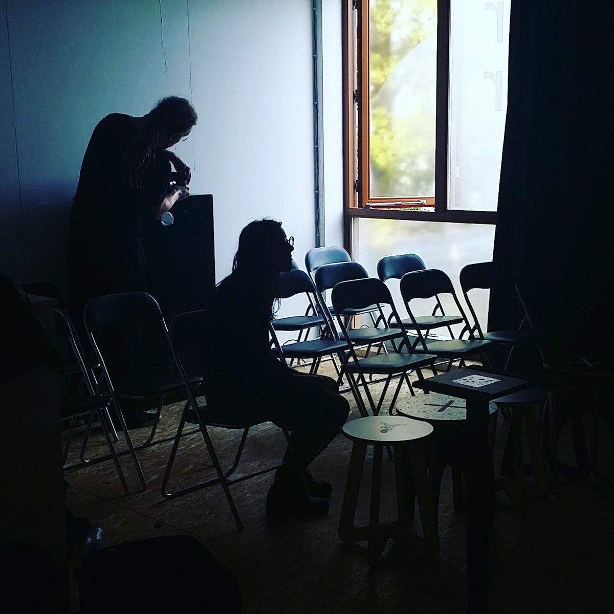 Druk bezig met de opbouw. De beamer en scherm zijn geleverd door MediaArtFriesland. Bedankt daarvoor!

#LF2018 #Leeuwarden #BierumerSchool