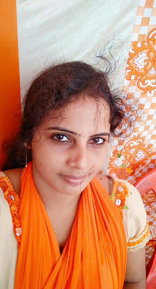 MeghShukla15's tweet photo. आपके होठों पे मुस्कान भेज दूँ,
आपके पास अपनी यादें भेज दूँ,
सोने का हुआ है वक्त अभी,
आपके लिए प्यारा सा ख्वाब भेज दूँ.
Good Night friends https://t.co/Q6BnVkcBSv