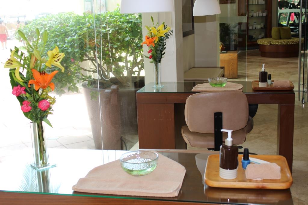 SunscapeDorado's tweet photo. Manicure &amp; Pedicure. Give your hands &amp; feet a total makeover and let yourself be pampered by our experts! Contact our #SunscapeSpa for more details spa.sudix@sunscaperesorts.com https://t.co/mAu1Nhp2on