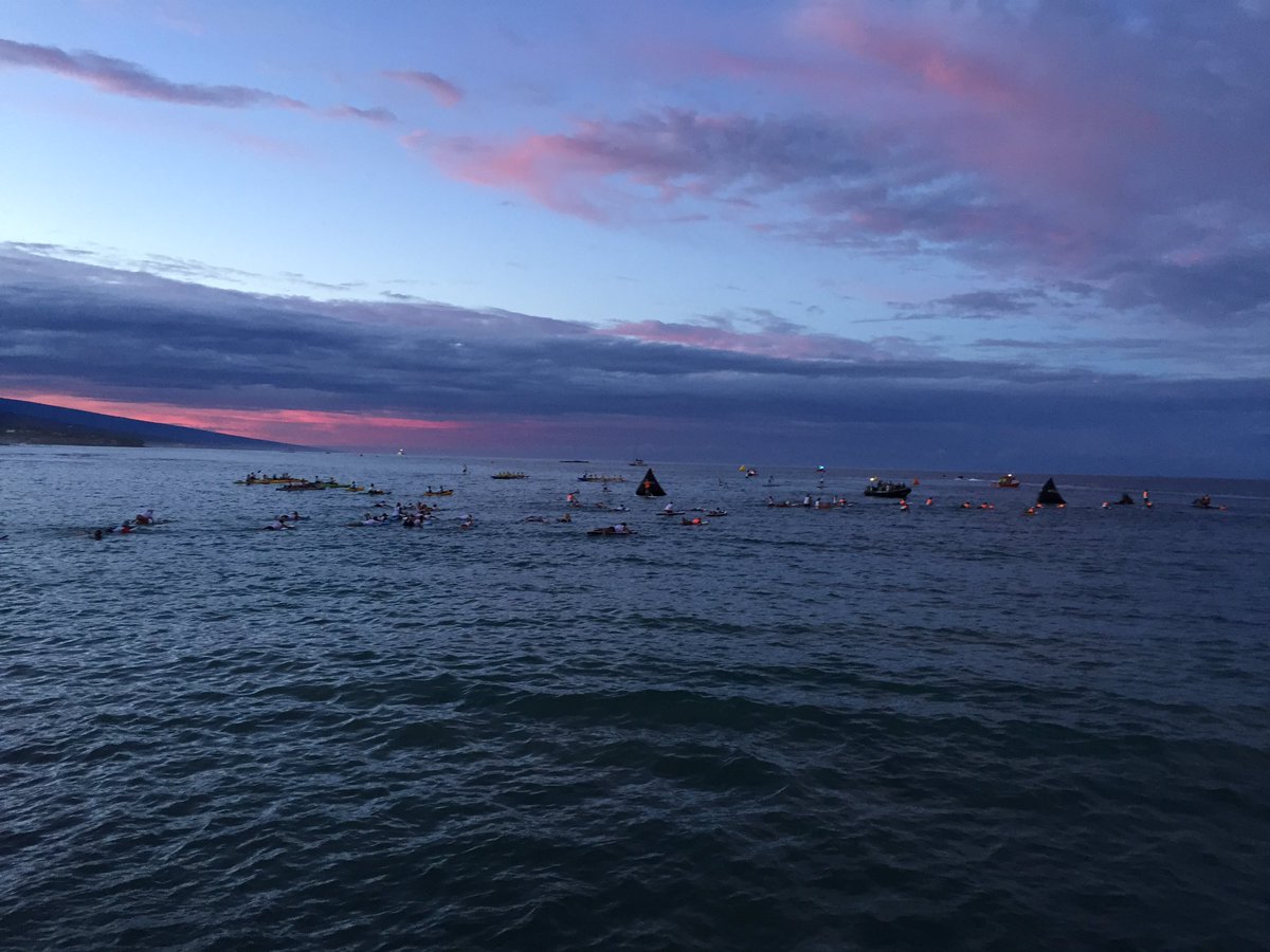 KarmasuCoffee's tweet photo. #konaIM about to start. Kayaks and paddle boards moving into position. Good luck to all the athletes!!! https://t.co/Om3HsExggL