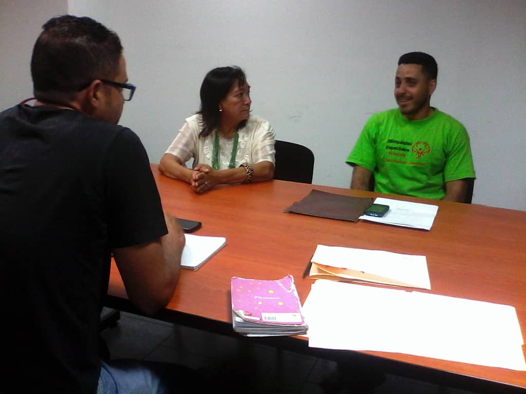 Interculturadc's tweet photo. Reunión 04-10-2018 en el Ministerio del Poder Popular para Asuntos Indígenas y con las Coordinacione de Interculturalidad y Educ. Física sobre: cultura, costumbres, juegos y deportes de cada pueblo indígena, además de la organización para conmemoración de la Resistencia Indígena https://t.co/wPht8VSXIQ