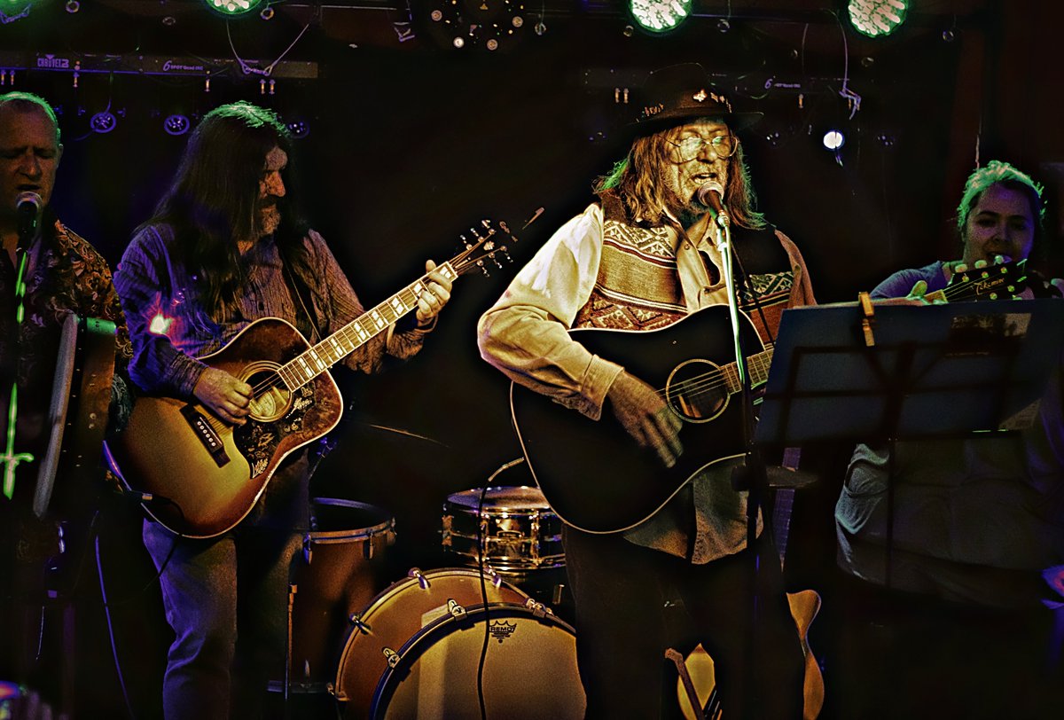 Cats_Choir's tweet image. If you haven't been to an @Cats_Choir #openmic before.... they aren't your usual open mic. Expect organised chaos! and top open mic production #originalmusic #gigs. Shrewton Tea Party 3/11 see catschoir.co.uk