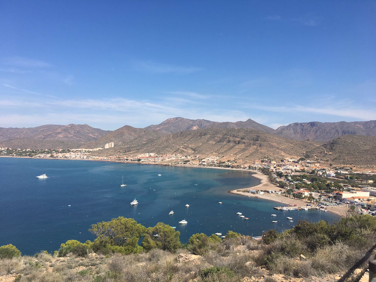 Si pasas por Cartagena no dejes de visitar “la Azohía” un rincón mágico en el que podrás disfrutar de un buen submarinismo, caminar hasta la Torre de defensa de Santa Elena construida en el siglo XVI, o simplemente relajarte  en su playa!!!
#Murcia 
#Cartagena