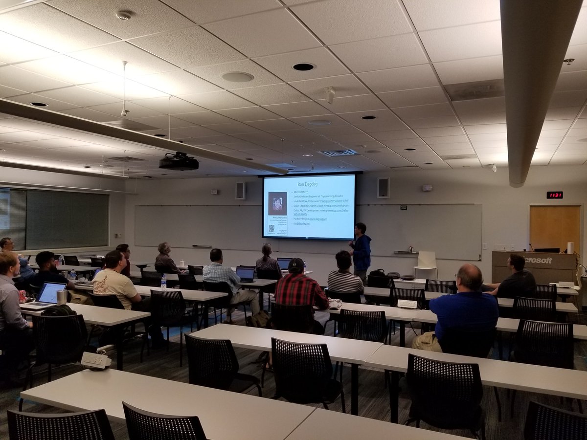 haroldpulcher's tweet image. @rondagdag is learning all comers at #DevFestWeekend2018