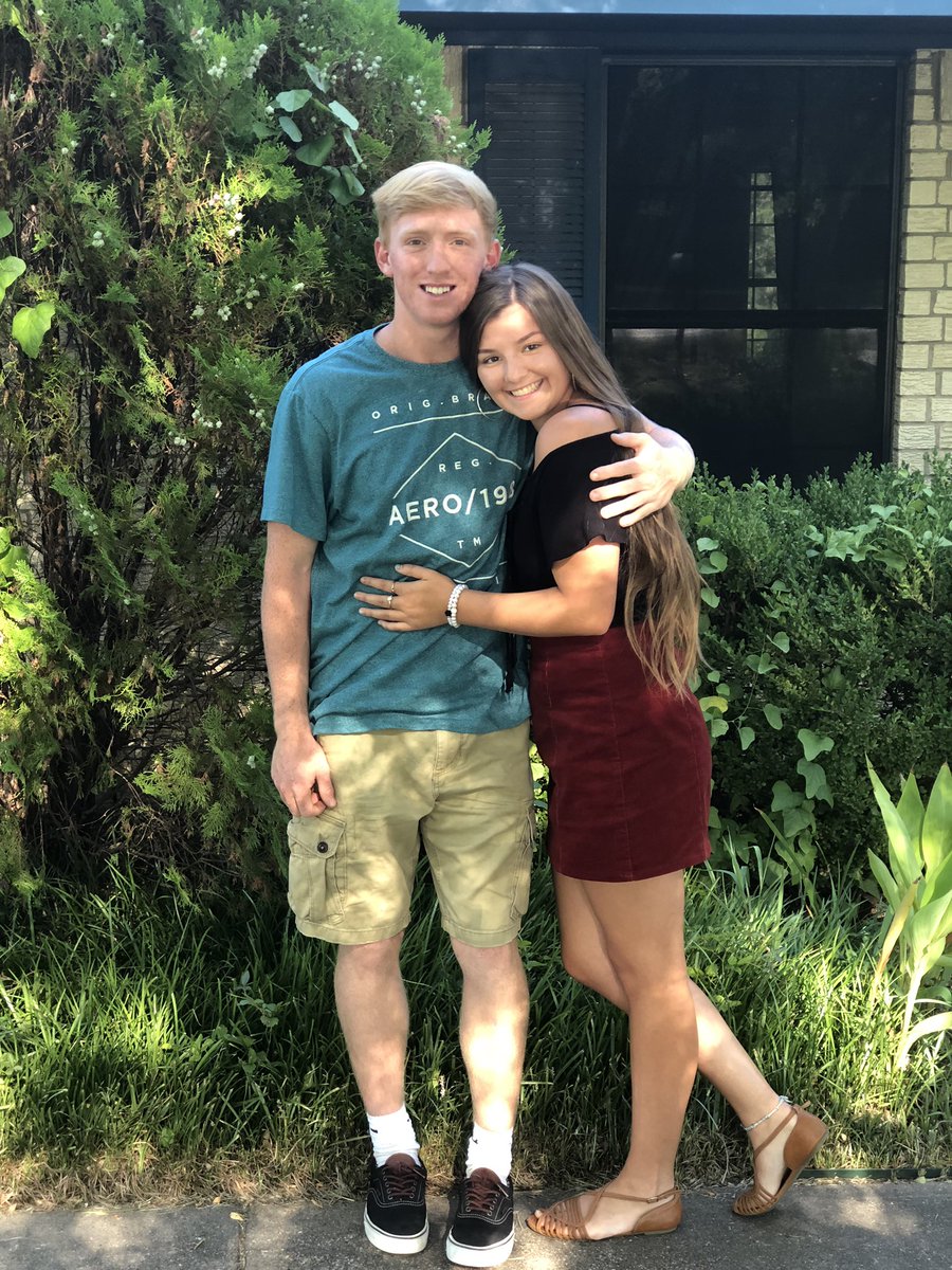 7_Bryant_7's tweet photo. Happy 18th Birthday @gabbydiaz00  Hope your day is as amazing as you! Love you tons! https://t.co/LgmTfFOE5N