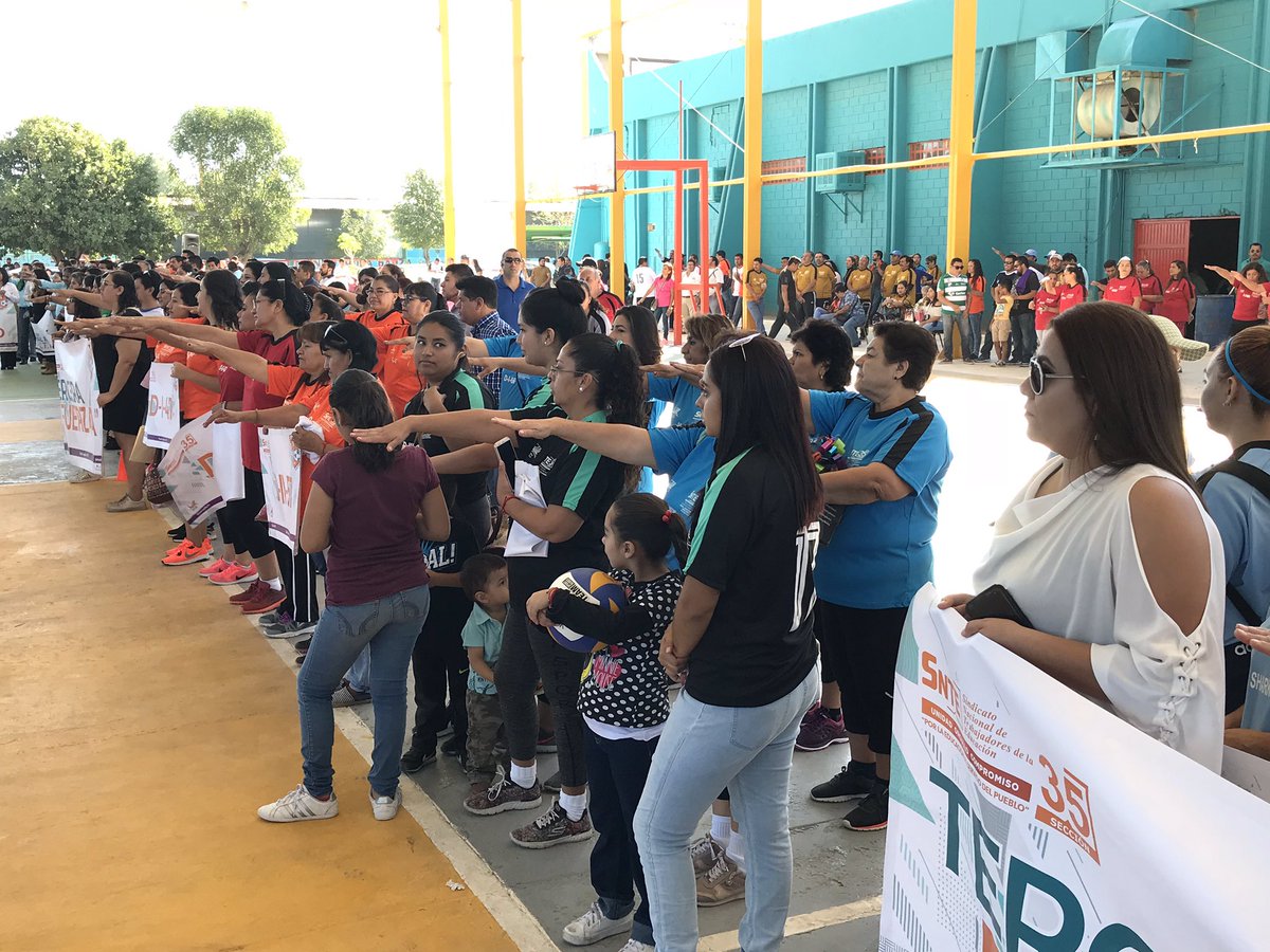 Con gran éxito se realizó la ceremonia de inauguración de los Torneos de Fútbol, Voleibol y Cachibol de la #Sección35 <a href="/SnteNacional/">SNTE Nacional</a> en la Ciudad de #Torreón PreSNTEs Profr. <a href="/JFernandoMora35/">Jorge F Mora G</a> Srio. Gral. <a href="/AngelinoCaamalM/">Angelino Caamal</a> Representante del CEN del SNTE #UnidadOrgulloYCompromiso