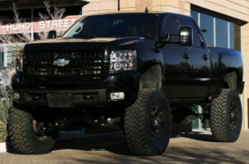 AlwaysBrady00's tweet image. #DreamTruck #Chevy2500 #CamoOnTheInside #LoveJackedUpTrucks