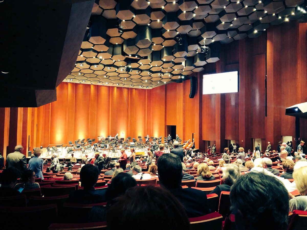 rkwalji's tweet photo. Intermission @JonesHallHOU with @PerlmanOfficial playing and conducting! https://t.co/PzkbBwBv5X