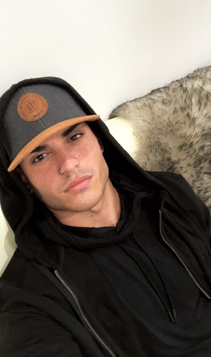 He use to meet me on the east side 😏