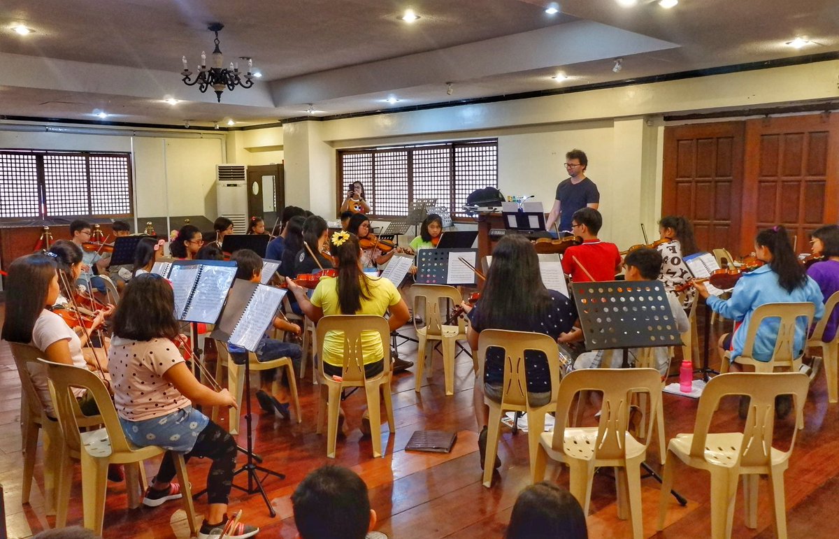 L0uieD's tweet photo. fun-filled Saturday rehearsal with the #BitikChildrensChoir ❤🎵 @VCYOofficial @valenzuelacity @KingUrieta https://t.co/DCUs59IOab