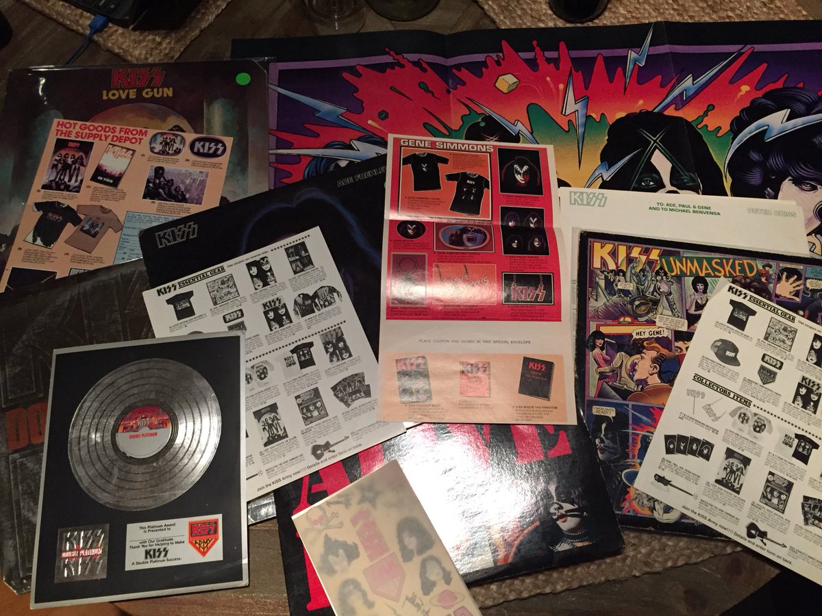 VIPmusicbiz's tweet photo. Kiss bonanza after a day of vintage shopping! @KISSOnline https://t.co/HwBk5gpZtV