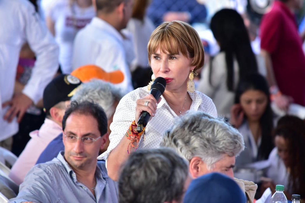 MintrabajoCol's tweet photo. En Taller Construyendo País, Ministra del Trabajo @AliciaArango anuncia reimpulso de programas Estado Joven y Primer Empleo https://t.co/W1qdpFFm7F https://t.co/FLakfd4Wgd