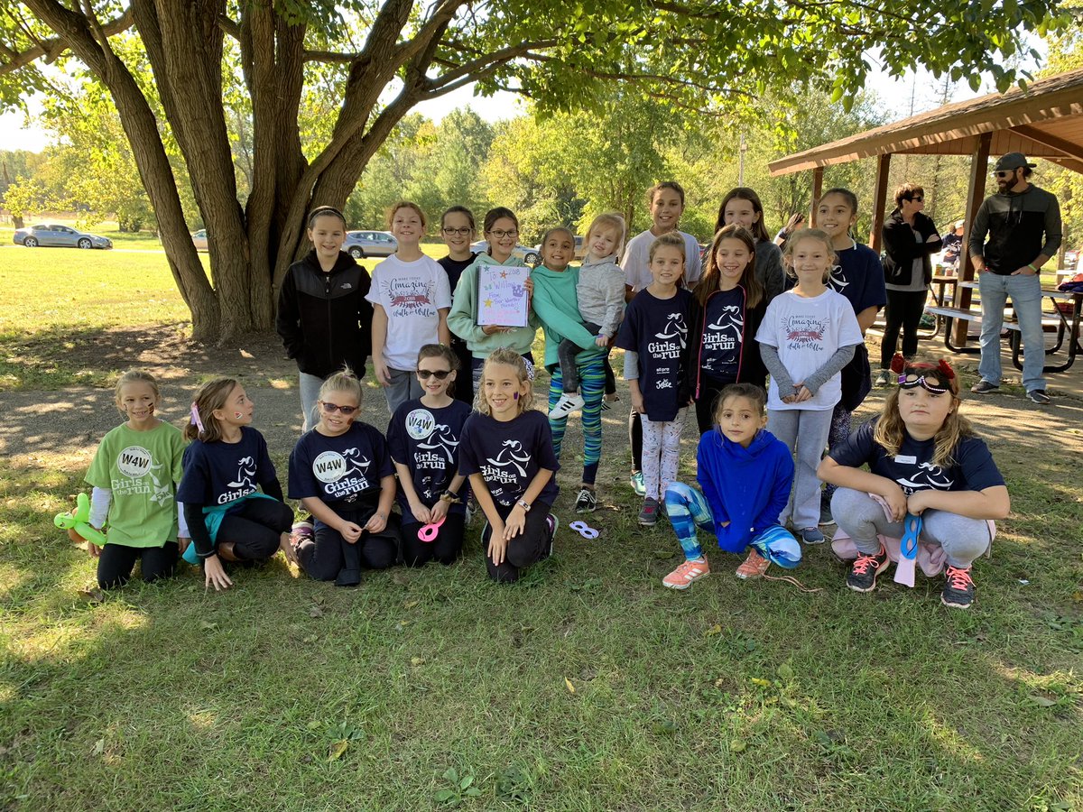 WoertherElem's tweet photo. It was a beautiful day to support one of our wonderful students. #walkforwillow I loved seeing my students help for their community project. Brylee loved my students too!! @WoertherPrin #woerther5thgrade #woertherwings https://t.co/RpMpFquxwb